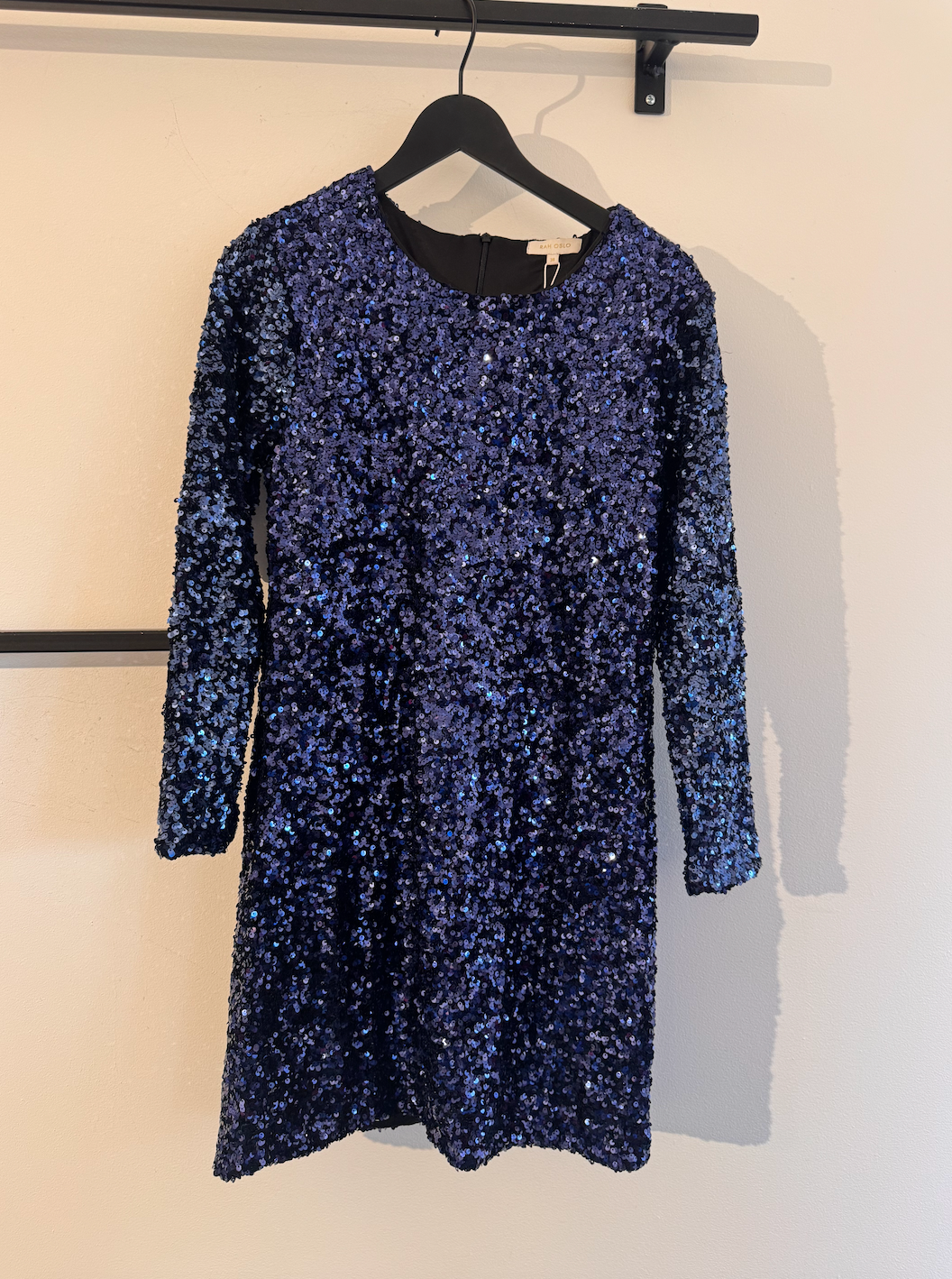 DRESS ROUNDNECK SEQUINS blå - Rah Oslo 125916